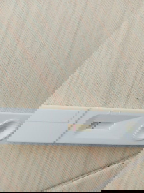 หลังประจำเดือนหายไป3วัน ลองตรวจทำไมมันขึ้น 2 ขีดจางๆคะ