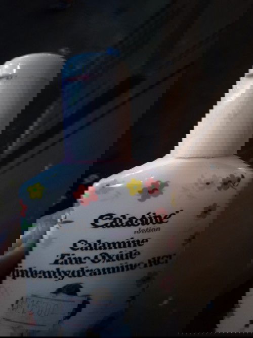 Bun mau minta solusi dong...pakai caladine lotion aman enggak y