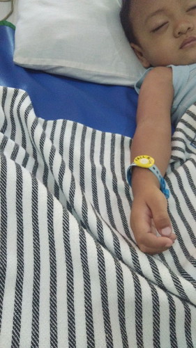 Minta do'anya ya Bunda2 cantik buat anak saya yg hari ini dirawat di RS.