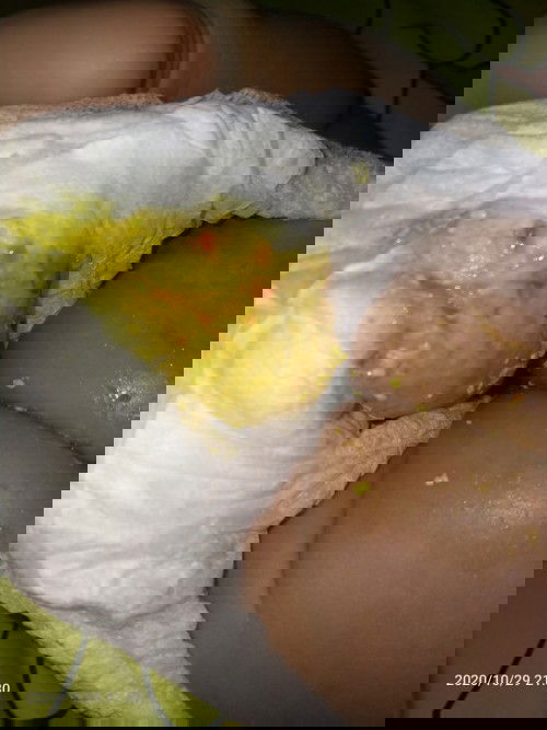 รูปไม่สุภาพนะคะ🙏
ลูก5เดือนกินนมแม่ล้วน 2-3วันมานี้กินนมผงเสริม แม่เข้าไร่ค่ะ