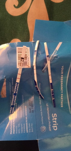 Saya sdh tes 3 kali tapi hasil tespeknya 2 gris merah tapi yg anehnya drah kluar selama 3 hari itu