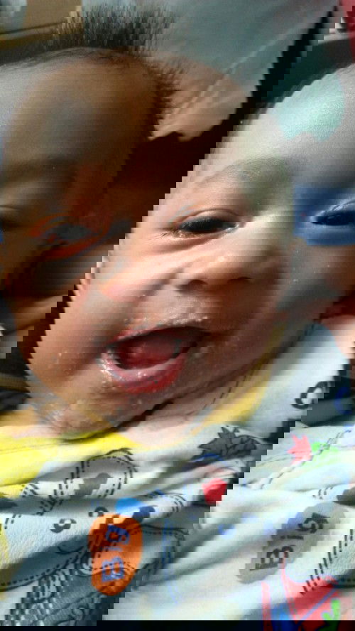 Boleh gak ya Kasi bayi usia 5 bulan makan biskuit yg dicairkan?