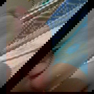 hi po ask lang po kung my idea po dito sa paa ni lo  matigas naman po sya thank you sa makakapansin