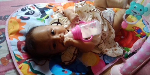 Anak usia 4 bln apa benar harus dikasih minum air putih??
