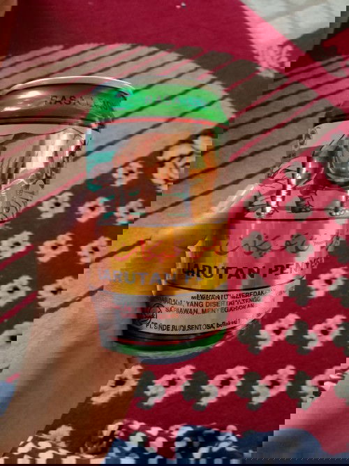 Minum larutan kaleng