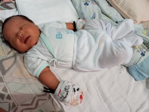 Paliguan si bby..