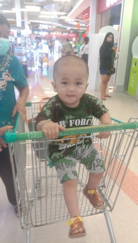 ลูกใคร1ขวบแล้วยังไม่เดินบ้างขอมือหน่อยค่ะบ้านนี้ยังไม่เดินเลย