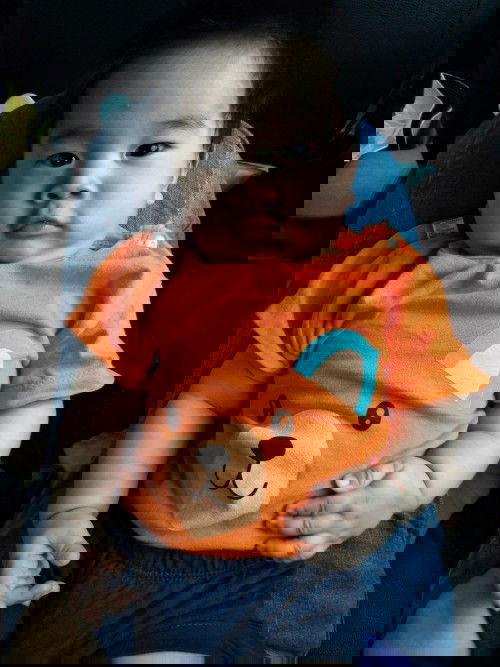 นมแม่ล้วนครับ