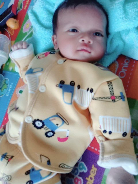 น้องกินนมผงด้วยนมแม่ด้วย2-3วันถ่ายปกติไหมค่ะหรือแม่ต้องเปลี่ยนนมผง