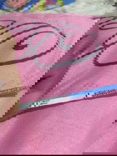 ขึ้นแบบนี้ท้องไหมค่ะ พอดีมันเป็น2ขีดจางๆค่ะ