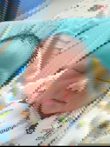 ผมชื่อน้องอาเต้ครับ