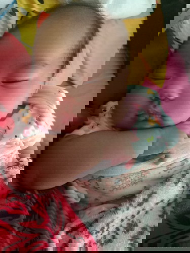 น้องติดมือ
