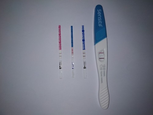 Ngeflek dikit awal kehamilan normal gak sih?