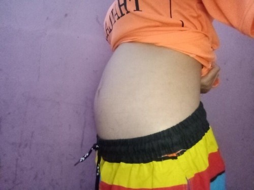 เเบบนี้ท้องเเหลม หรือ ท้องกลมค่ะ