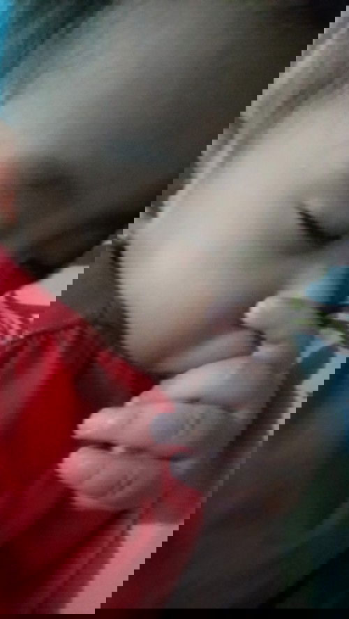 Cara ngilangin kebiasaan ngemut jempol bagaimana ya buibu?