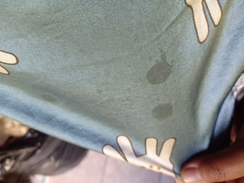 สีของน้ำนมมีสีคล้ำคล้ายเลือด