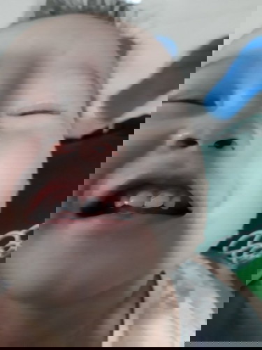 Mấy mẹ ơi, răng con mình bị sâu. Thuốc trị sâu răng nào là tốt vậy các mẹ??? Giúp mình với