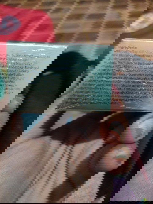 Muka saya kusem banget bunda, saya kerja sebagai marketing project ini kehamilan ke 3 saya.