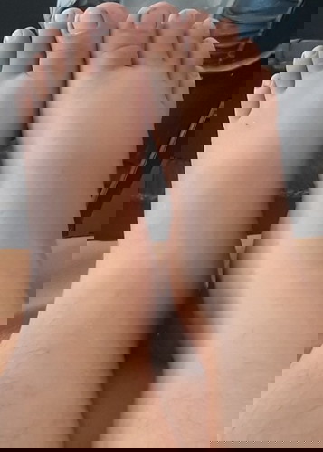 เท้าเริ่มบวม