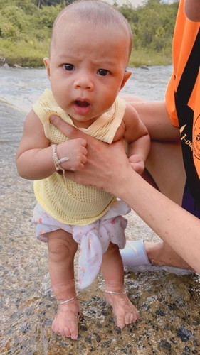 กินนมแม่ล้วนไม่ถ่าย 5-6วัน