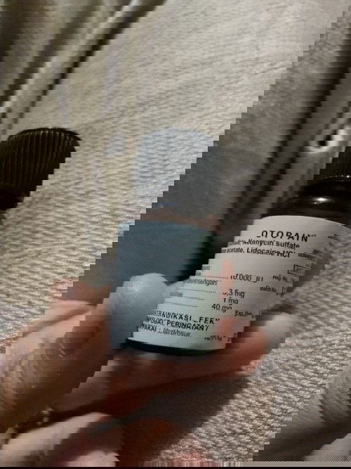 Obat tetes telinga otopain