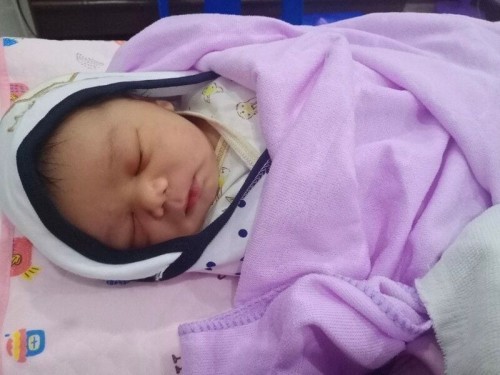 ออกมาลืมตาดูโลกแล้ว