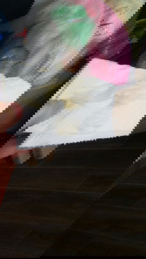 Em có ra ít dịch này, mom nào có bị giống em ko. ko phải máu.