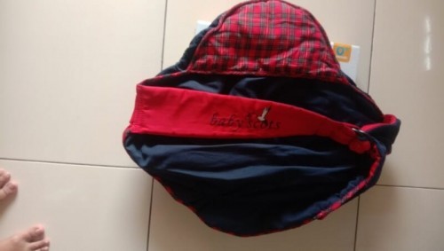 Maaf mungkin ada yg minat jual murah aja...gendongan, tas, selimut dan jumper.