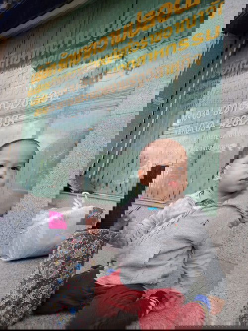 ลูกขวบกว่ามีนิสัยงอแง เอาแต่ใจอะไรๆก็ร้อง  ควรทำยังไง บางทีทำเมินใส่เค้าก็จะร้องไม่หยุด