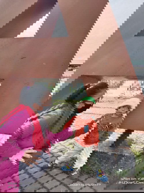 Belum tumbuh gigi, belum bisa jalan, belum bisa duduk tegak sendiri