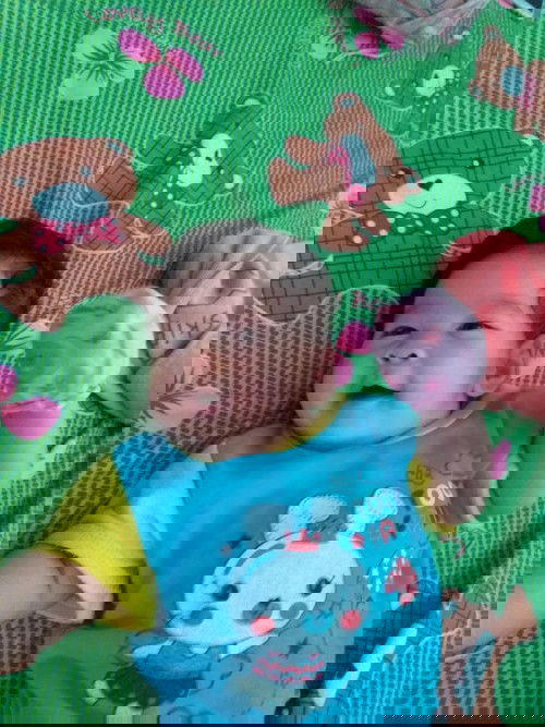 ลูกสาว 2เดือน20วัน น้ำหนัก6.2ก.ก ถือว่าอ้วนเกินไปหรือเปล่าคะ