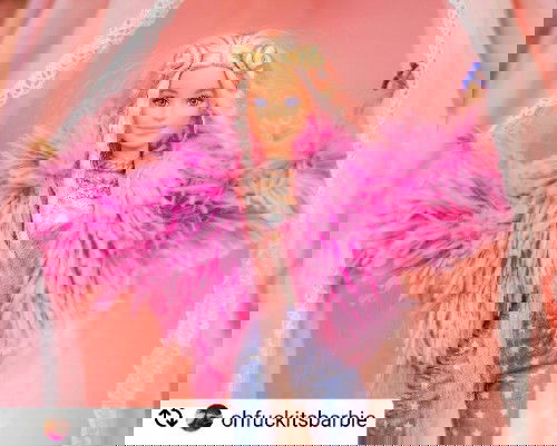 Jadi Fashion Designer Barbie Sejak Umur 10 Tahun