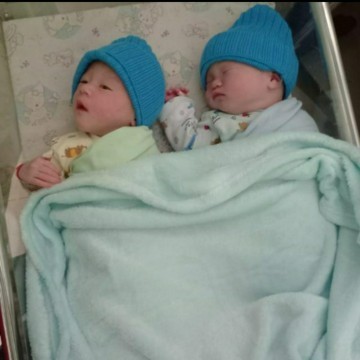 Alhamdulillah Kakak adik twins kami lahir dengan persalinan normal di minggu ke 37 minggu 6 hri