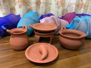 Masak masakan  Tembikar Adalah Mainan Favoritku