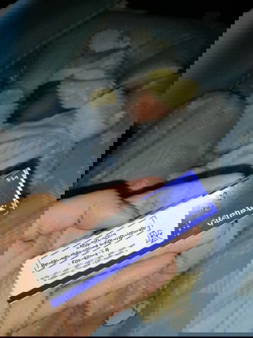 Bumuka yung tahi ko sa pwerta