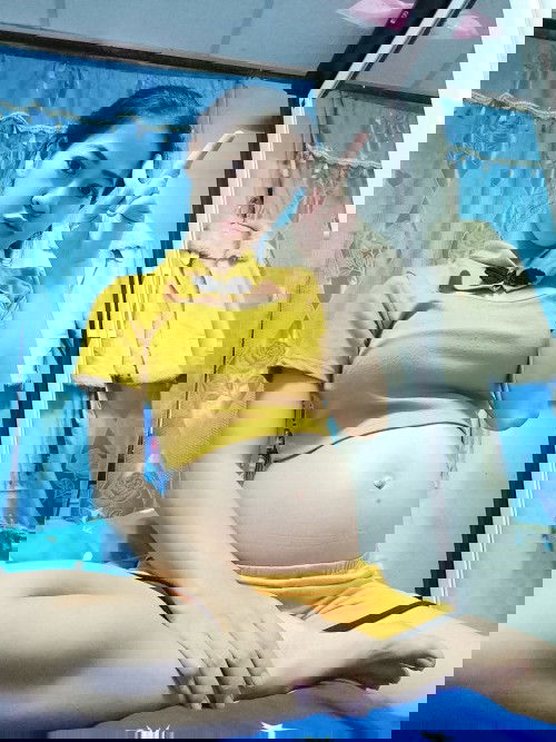 มีใครเป็นเหมือนกันบ้างคะ...ตอนนี้ท้อง7เดือนจะเข้าเดือนที่8แต่มีน้ำนมออกมาแล้ว...!!