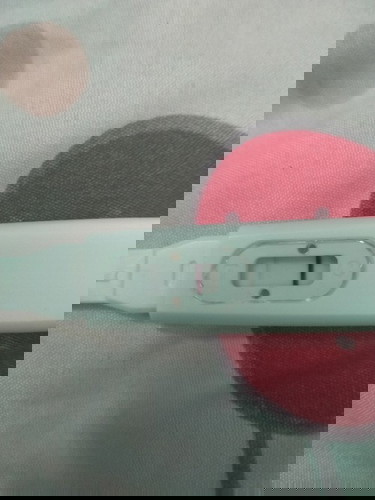 ขอสอบถามหน่อยได้ไหมค่ะวันนี้ลองซื้อที่ตรวจมาตรวจพบว่าขึ้นขีดที่2จางๆค่ะจะมีท้องไหมค่ะพึ่ง14วันเองค่ะ