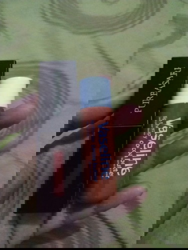 Lipstik dan lip therapy