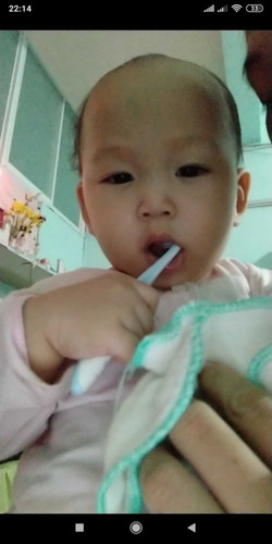 Em bé 11m5d tự oánh răng mẹ dạy duy nhất 1 lần vào sáng nay đây ạ. Bé các m tầm này làm được gì rồi
