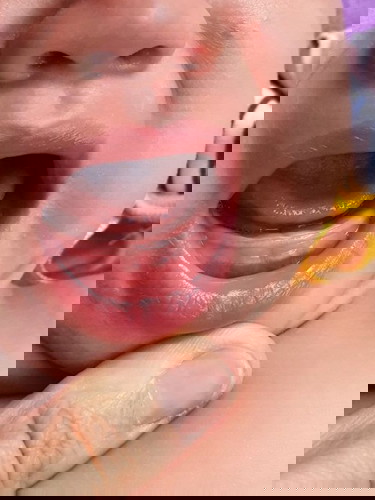 เหงือกแบบนี้คือฟันจะขึ้นรึปล่าวคะ ลูกๆบ้านไหนฟันซี่แรกขึ้นก่อนอายุ6เดือนบ้างคะ