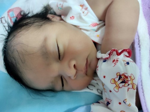 อาการสะอึกบ่อย ลูกชายแรกเกิด อายุ 7วัน สะอึกทุกครั้งหลังกินนม ครั้งละประมาณ 3นาที ผิดปกติมั้ยค่ะ
