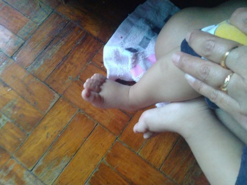 helo mga mommy meron ba dto same ng lo qo na pasmado paa going 7month n po cia