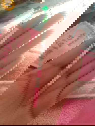 ตรวจครรภ์เอง แบบตัวจุ่มเทส ขึ้นสองขีดค่ะ เลยไปฝากครรภ์ ที่แรกที่ไปคือตรวจฟันโดนหมอดุเลยคะ ว่าข้ามขั้