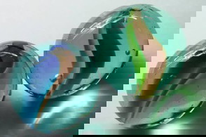 Kelereng
Saya dulu seneng banget mainan kelereng sampe tidur kadang di kekep takut di ambil emak