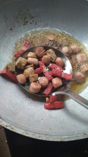 Bumil apakah boleh makan sosis goreng