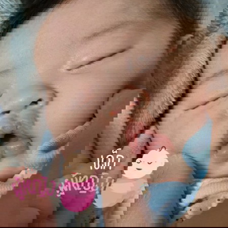 เวลาน้องกินนมจากขวด น้องจะดิ้นจะถีบ