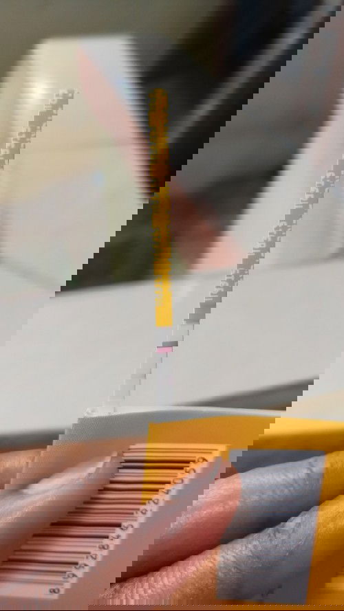 Bingung,,,ini artinya gimana ya?
1garis terang 1 lagi samar 😥 jadi saya bingung  atau tidak