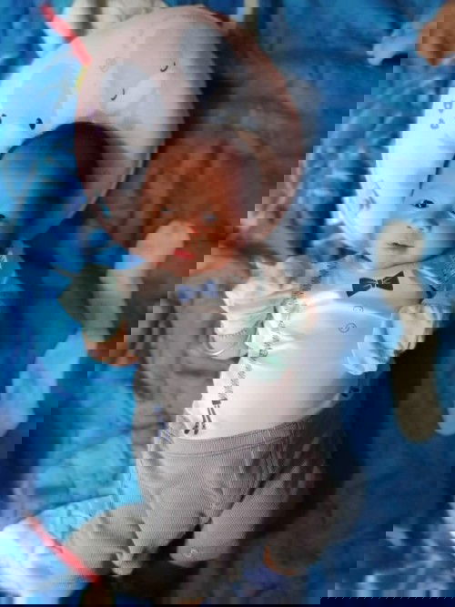 bé 1 thág 25 ngày