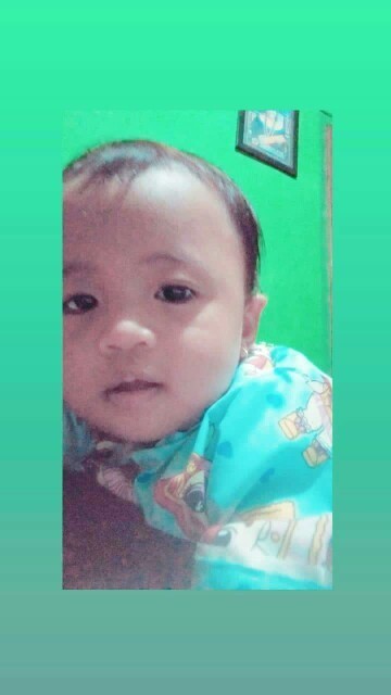 Baby saya 13 bulan bisa bilang mbah, maem,  Yahh,  Apa termasuk speech delay?kalau Minta sesuatu e e