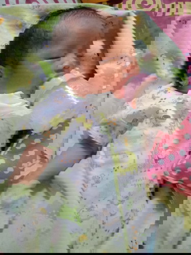 Halo bunda" mau tanya bagai mana cara mengatasi pilek untuk bayi baru lahir ya? Bayi qu usia 18 hari